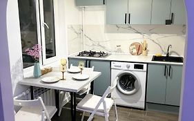 3-Room Apartment Near Mega Park And Arbat